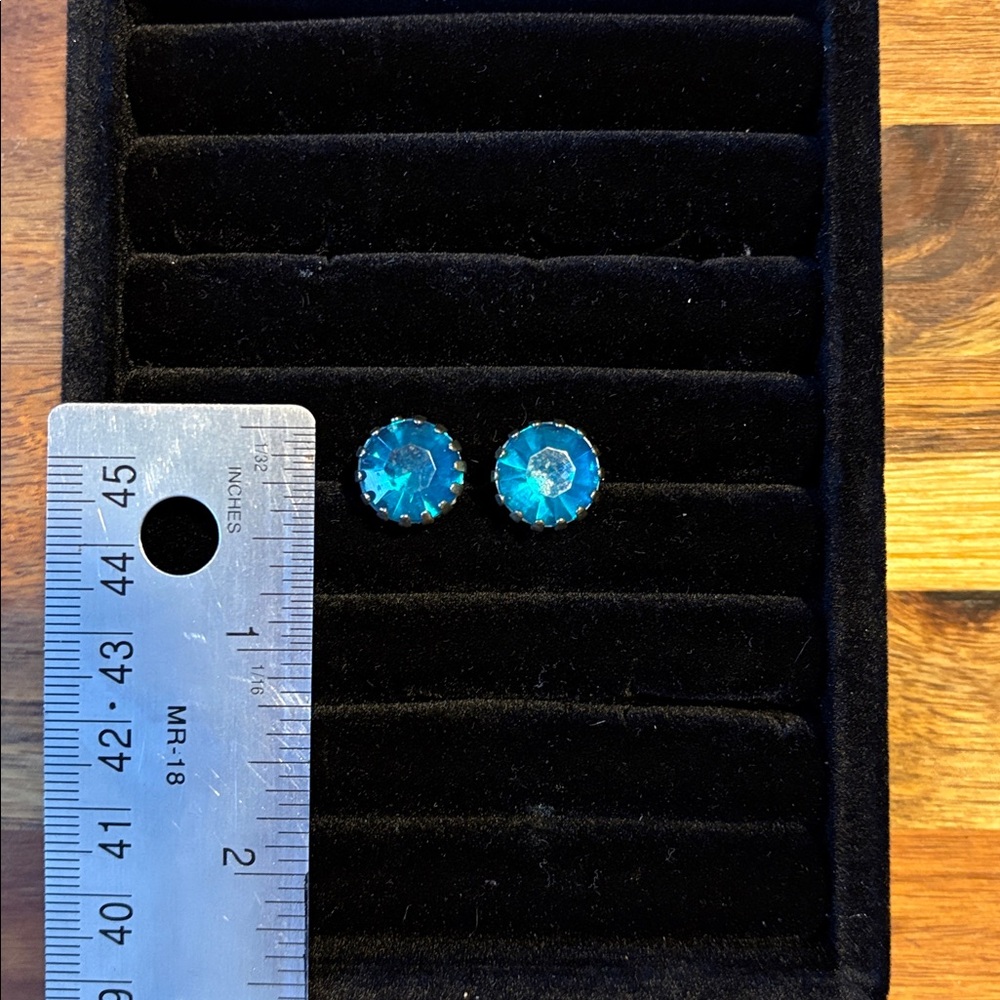 Rhinestone Earring Bundle - Picture 4 of 7